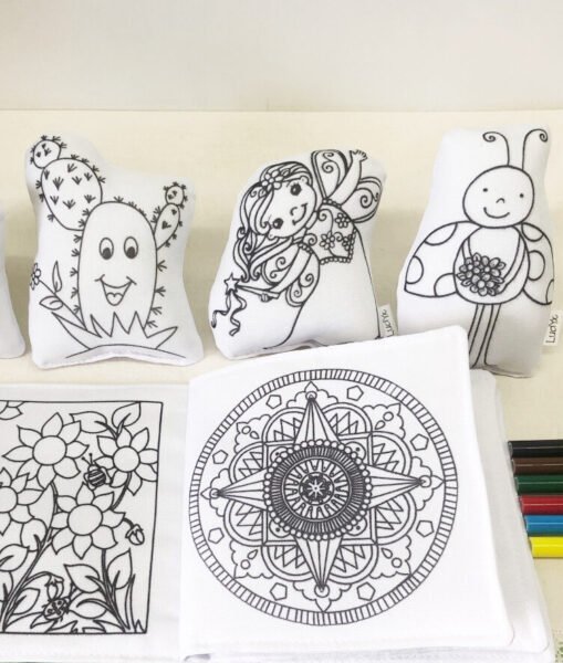 Tecido livro pintar e lavar: JARDIM DE CARINHO