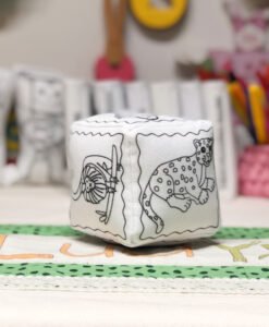 Tecido CUBO FAUNA brasileira (traço preto)